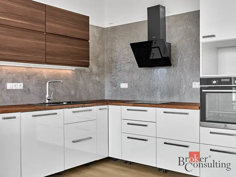 Prodej bytu 3+kk 90 m², Cheb – náhled fotky 1