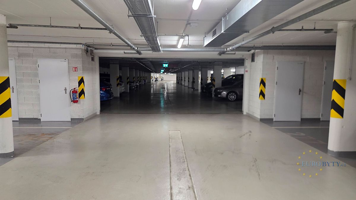 Pronájem garáže 15 m² – fotografie 2
