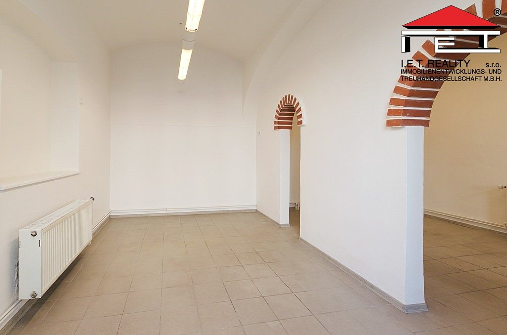 Pronájem obchodního prostoru 47 m² – fotografie 2