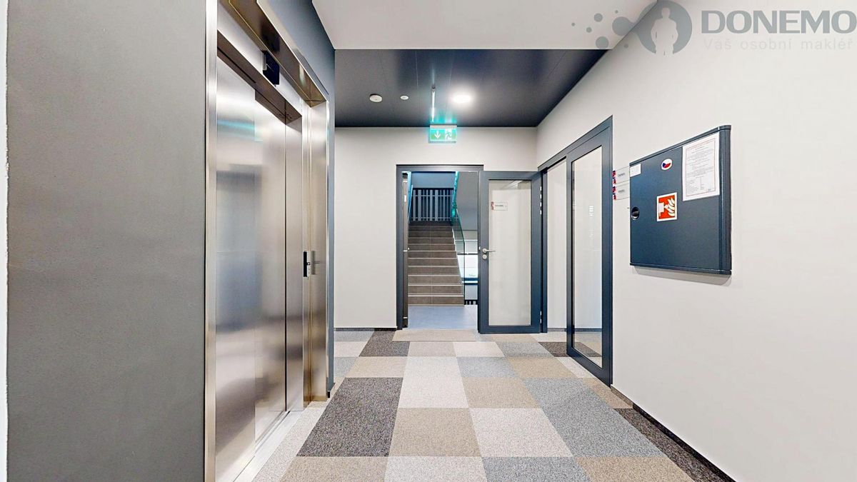 Pronájem kanceláře 730 m² – fotografie 4