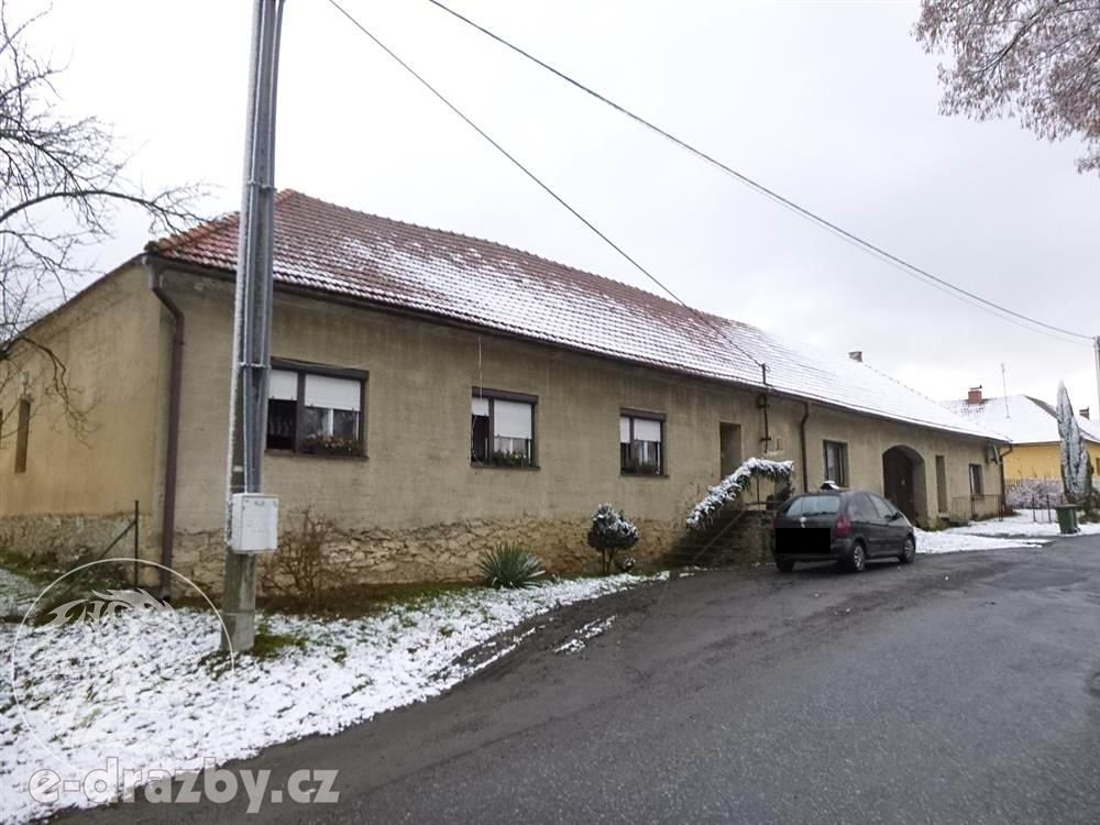 Dražba rodinného domu 1267 m², pozemek 8040 m², Rudná – fotka 1 z 3