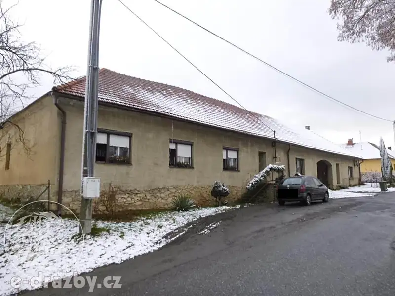 Dražba rodinného domu 1267 m², pozemek 8040 m², Rudná – náhled fotky 1