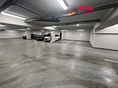 Pronájem garážového stání 13 m²