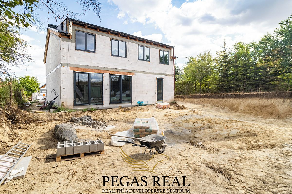 Prodej rodinného domu 122 m², pozemek 448 m² – fotografie 2