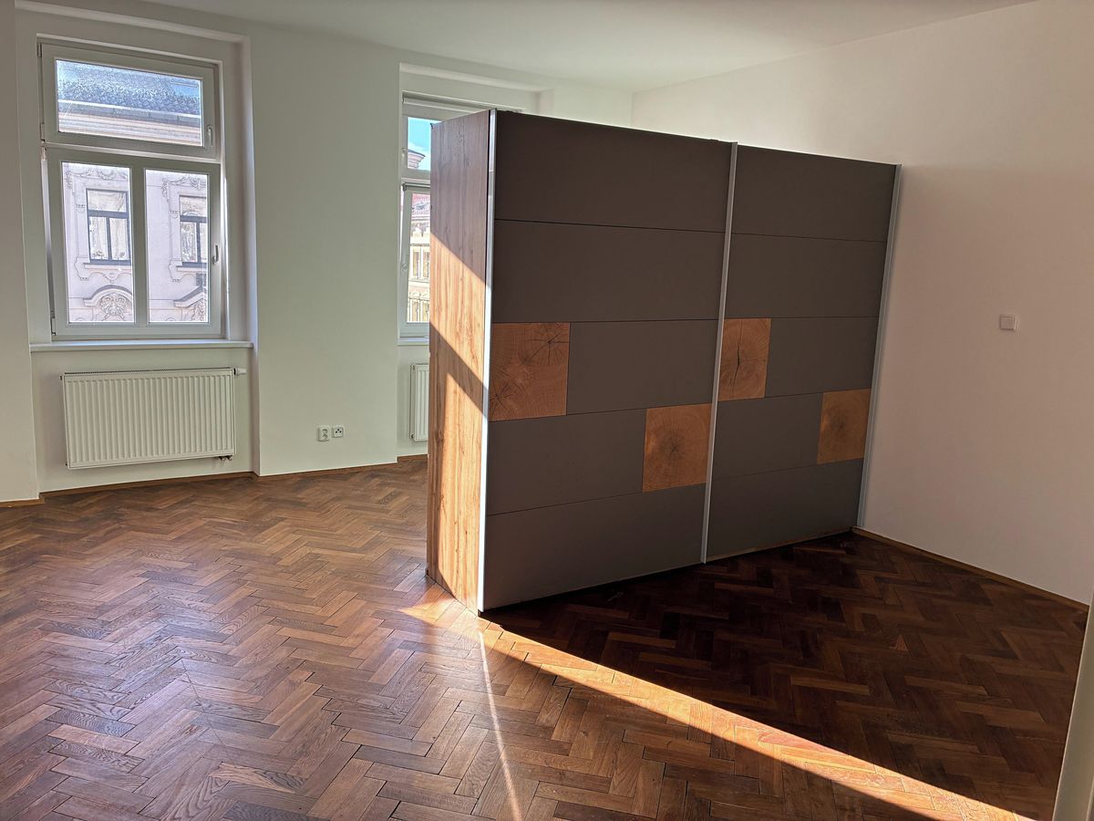 Pronájem bytu 2+1 88 m² – fotografie 4