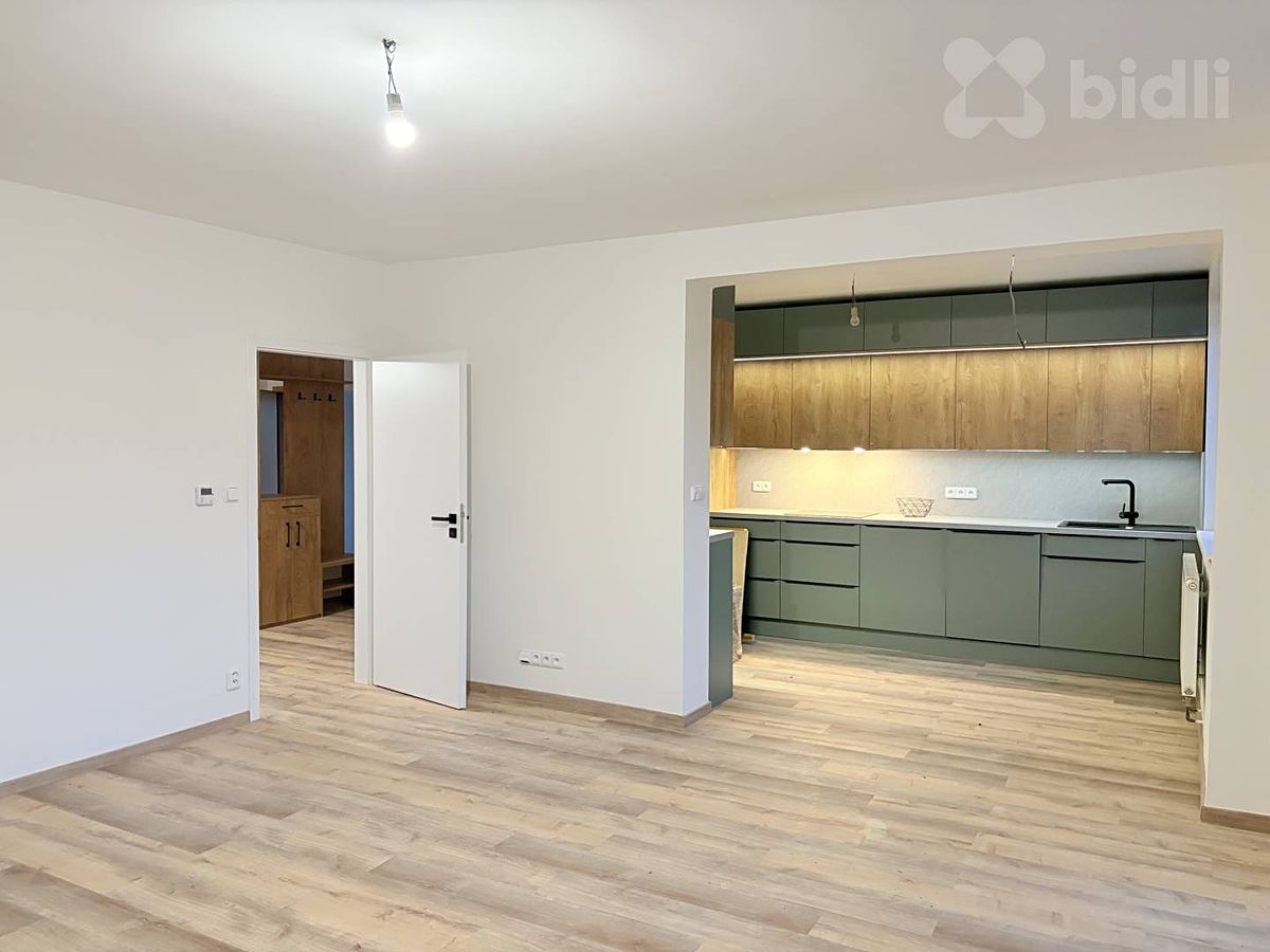 Pronájem bytu 3+1 90 m² – fotografie 2