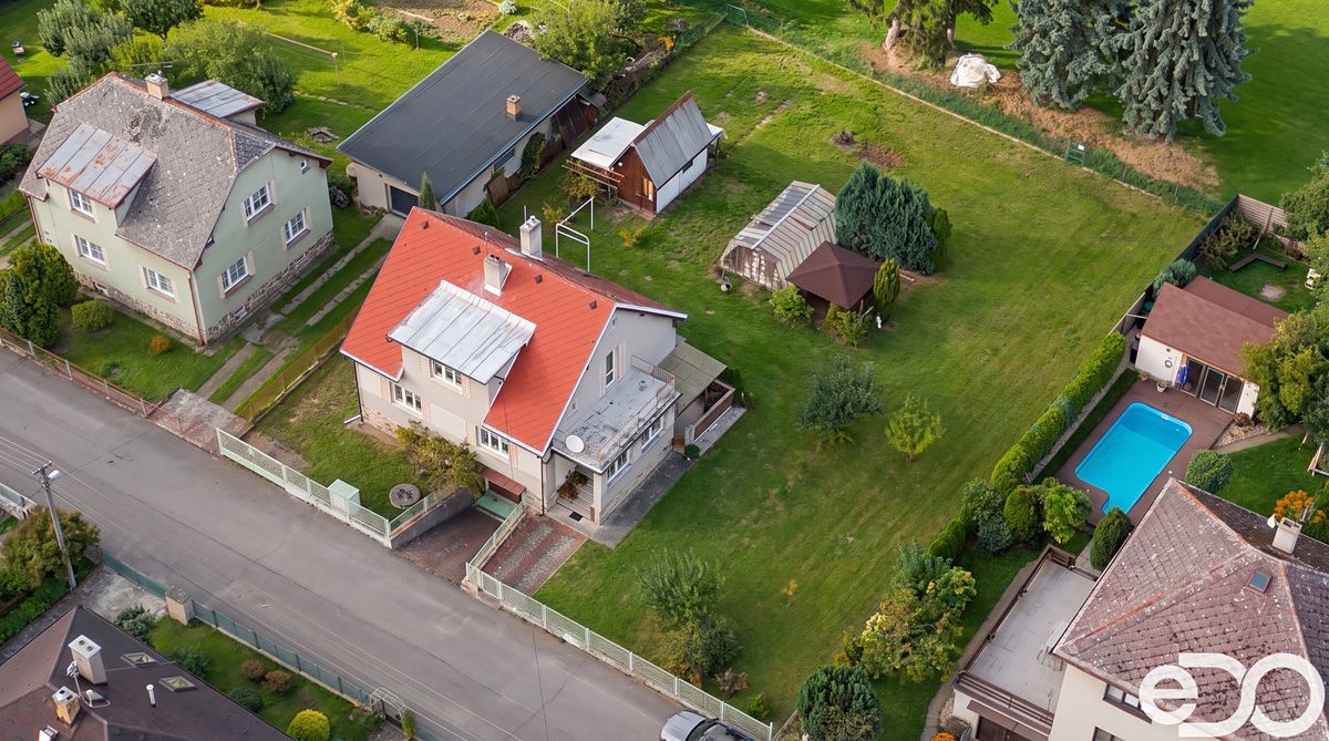 Prodej rodinného domu 177 m², pozemek 1195 m² – fotografie 2