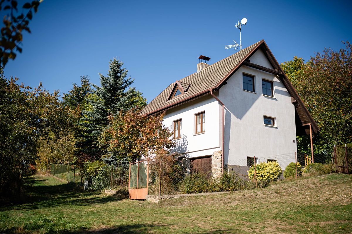 Prodej rodinného domu 195 m², pozemek 1449 m², Římov – fotka 1 z 3