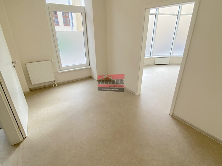 Pronájem komerčního prostoru, 32 m² (5 z 10)