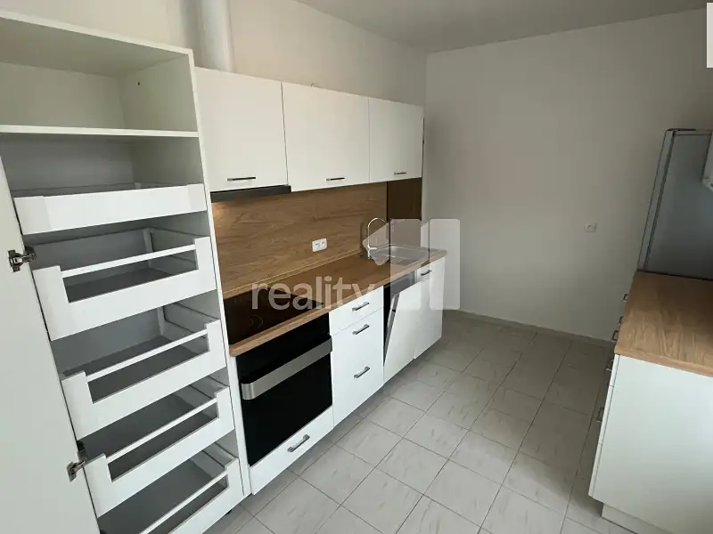 Pronájem bytu 3+1 75 m², Jiřice – náhled fotky 3