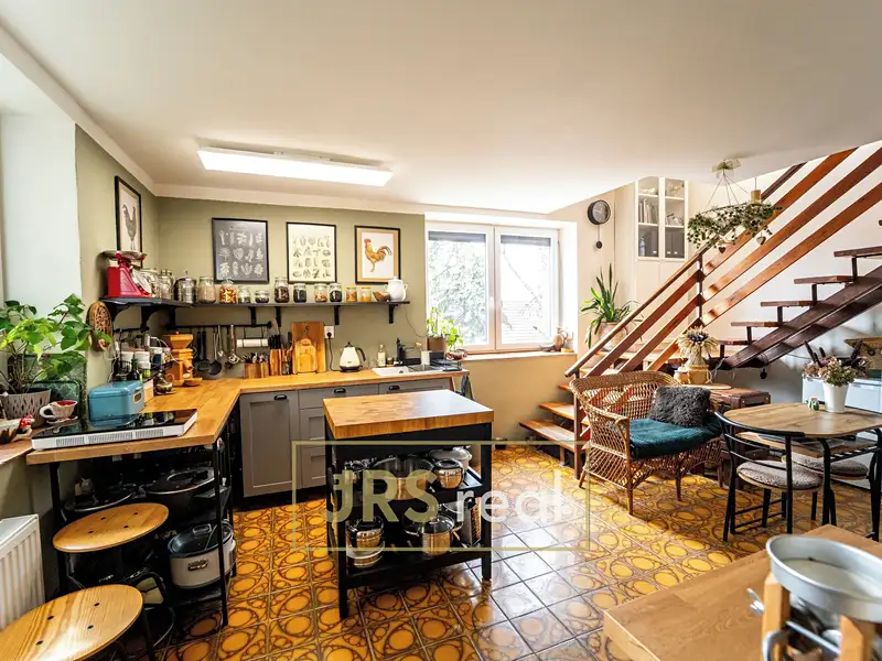 Prodej rodinného domu 295 m², pozemek 1358 m², Hustopeče – náhled fotky 2