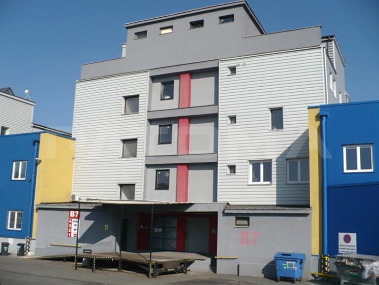 Pronájem komerčního prostoru, 903 m² (1 z 7)