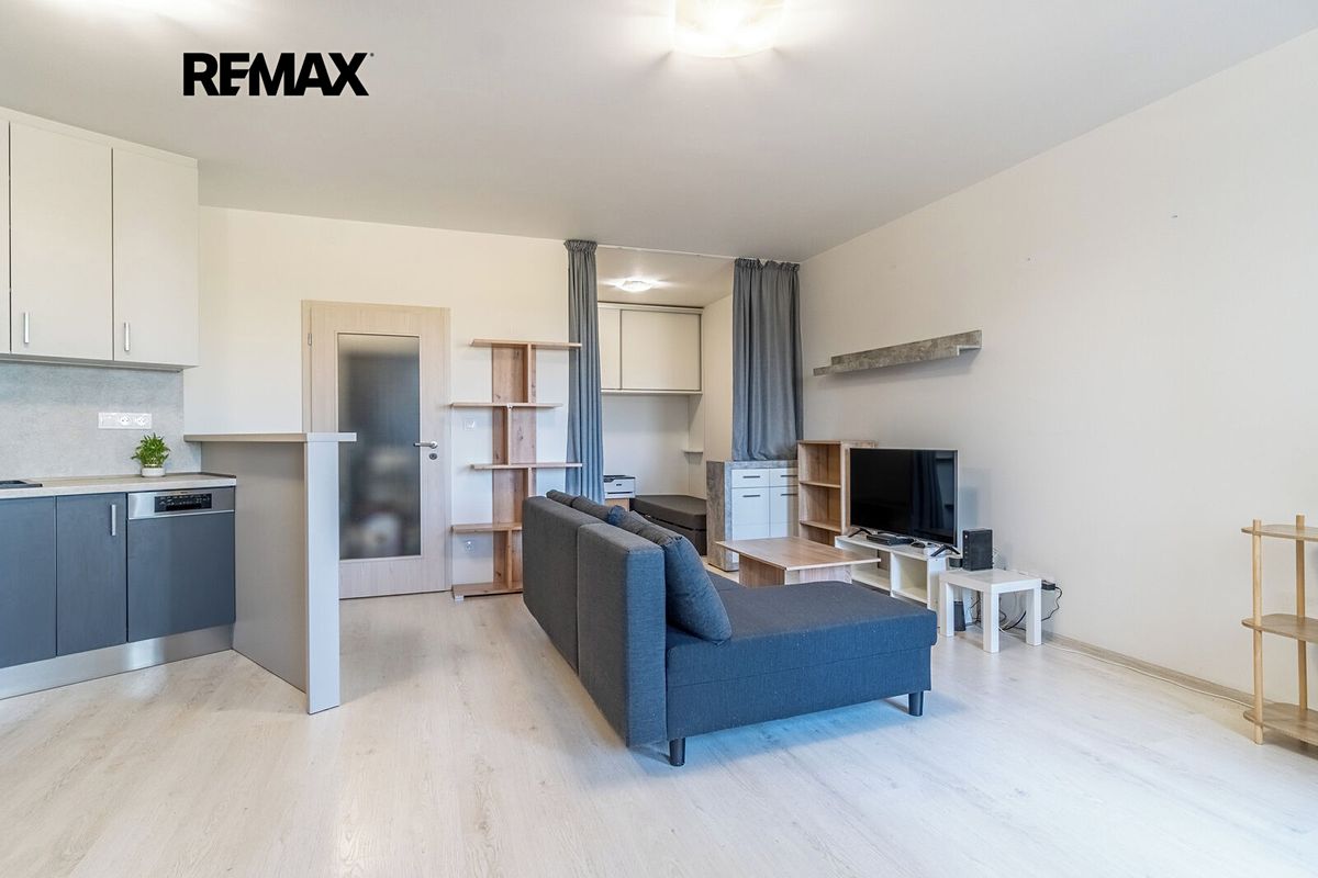 Prodej bytu 1+kk 48 m², Praha – fotka 1 z 3