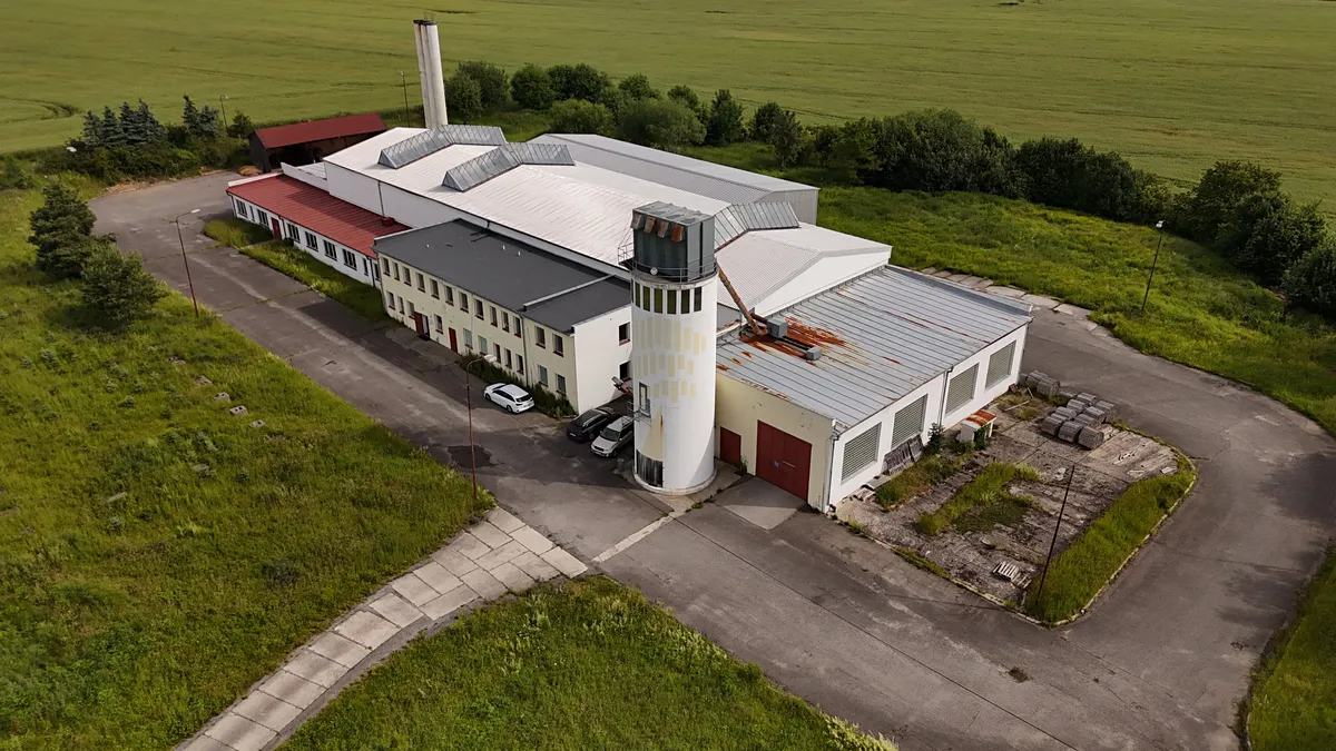 Prodej výrobní haly, prostoru 26700 m²