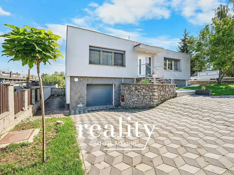 Prodej rodinného domu 292 m², pozemek 744 m², Práče – náhled fotky 2