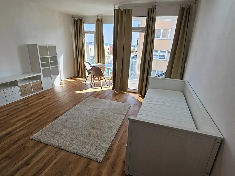 Pronájem bytu 1+kk 35 m², Znojmo – náhled fotky 1