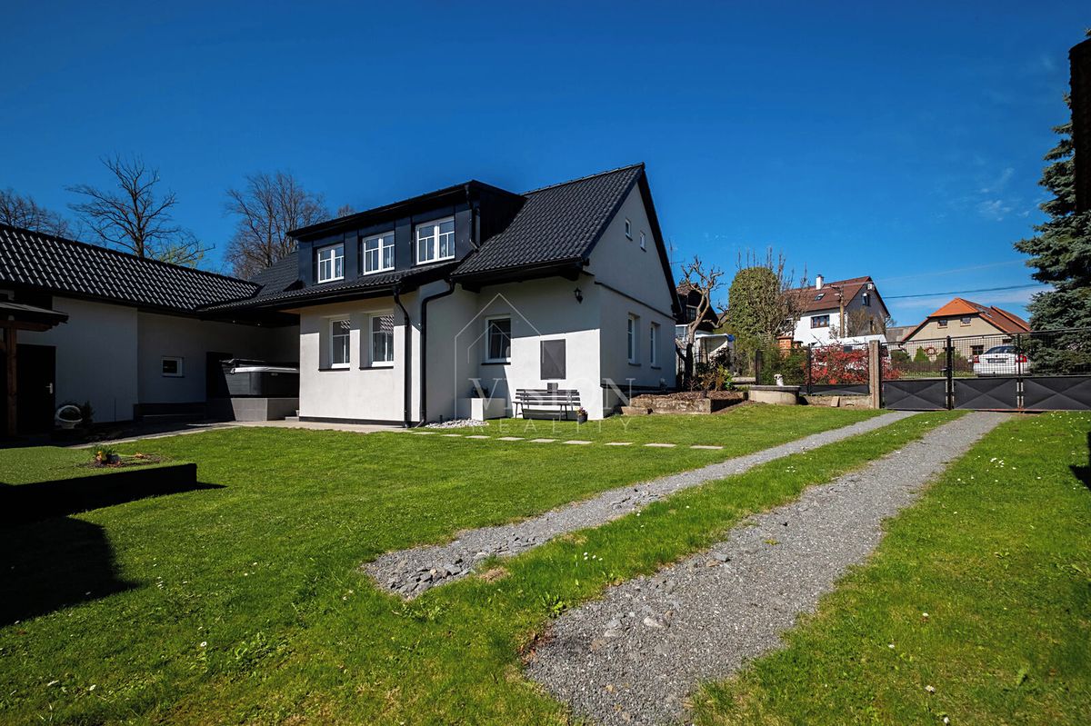 Prodej rodinného domu 150 m², pozemek 599 m², Jedlany – fotka 1 z 3