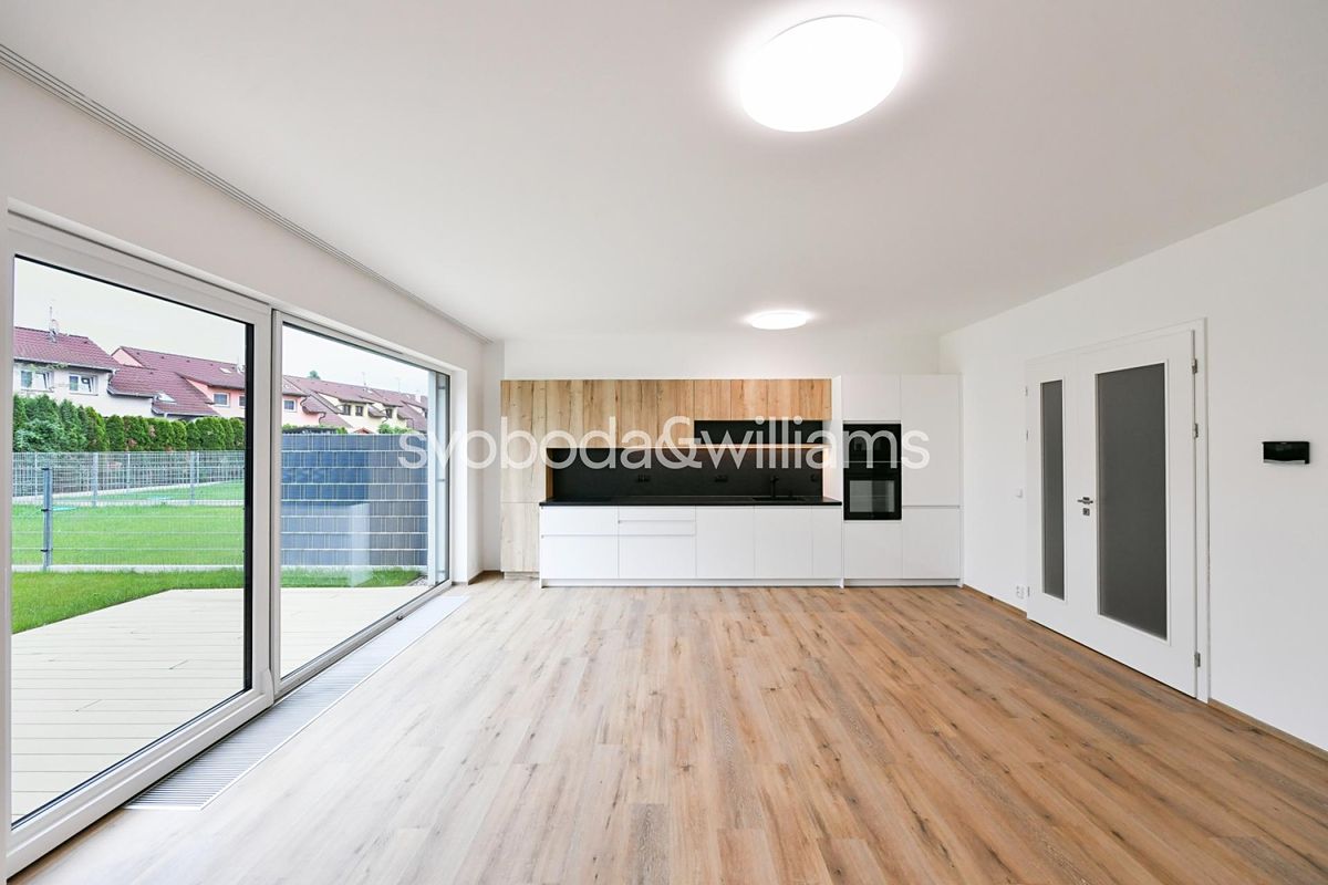 Pronájem rodinného domu 153 m², pozemek 304 m², Vestec – fotka 1 z 3