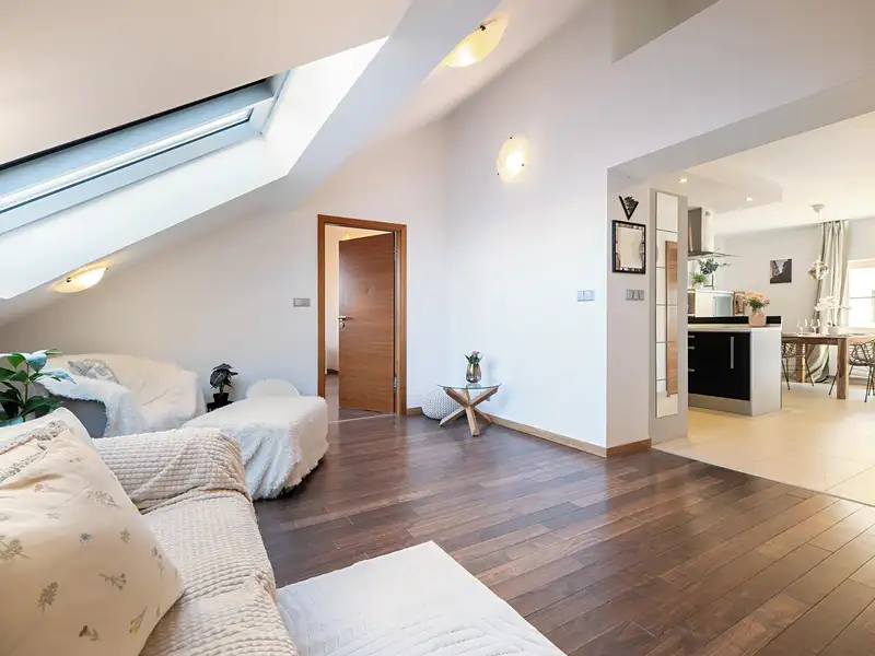 Prodej bytu 3+1 100 m², Praha – náhled fotky 2