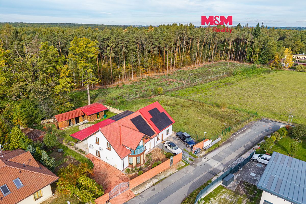 Prodej rodinného domu 232 m², pozemek 670 m², Úvaly – fotka 1 z 3
