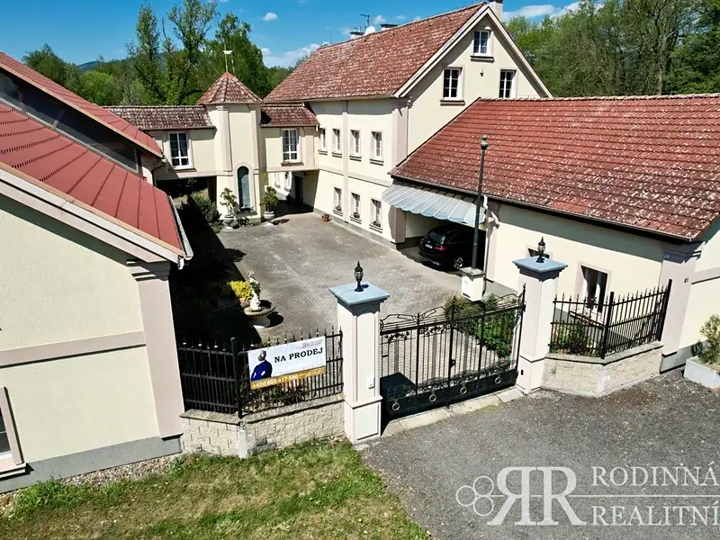 Prodej vícegeneračního domu 1000 m², pozemek 5534 m², Karlovy Vary – náhled fotky 1