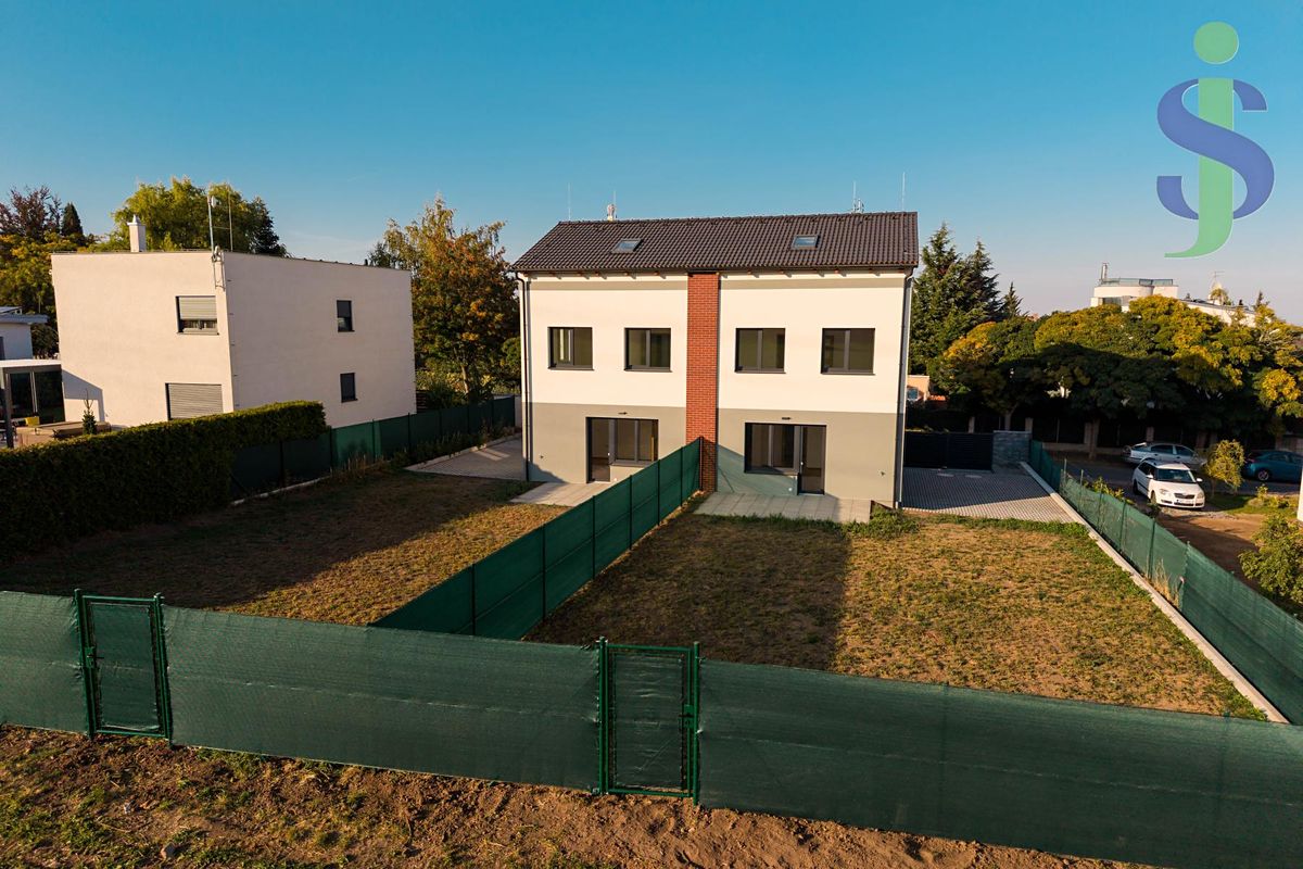 Prodej rodinného domu 112 m², pozemek 380 m², Praha – fotka 1 z 3