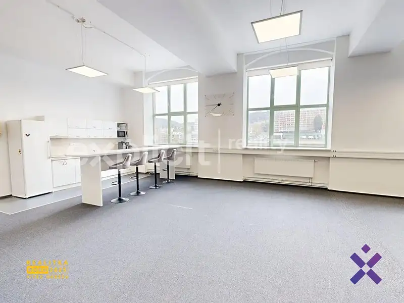 Pronájem kanceláře 421 m², Zlín – náhled fotky 1
