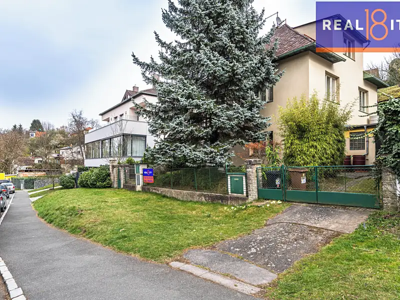 Prodej rodinného domu 264 m², pozemek 773 m², Praha – náhled fotky 1