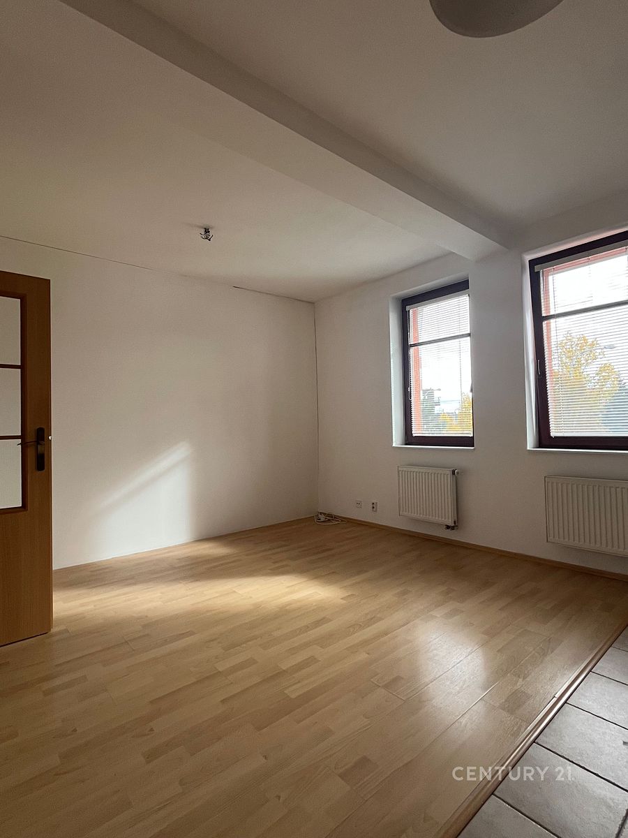 Pronájem bytu 1+kk 27 m², Praha – fotka 1 z 3
