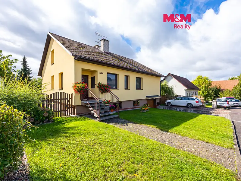 Prodej rodinného domu 236 m², pozemek 666 m², Solnice – náhled fotky 1