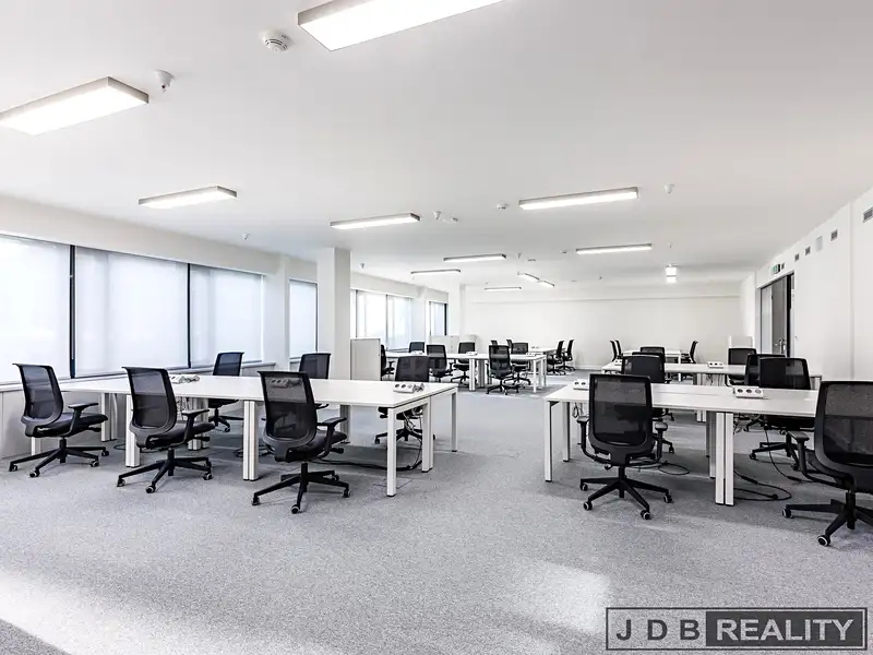 Pronájem kanceláře 110 m², Praha – náhled fotky 1