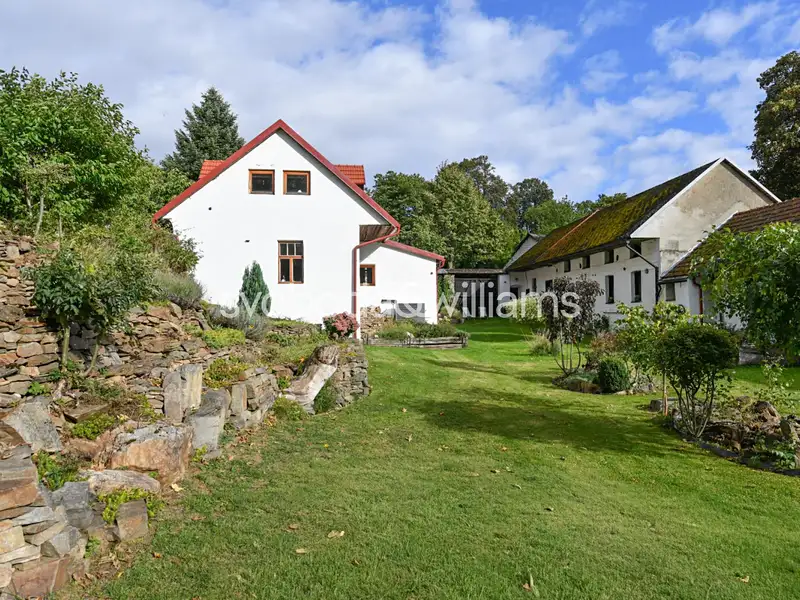 Prodej rodinného domu 209 m², pozemek 4943 m², Černovice – náhled fotky 2