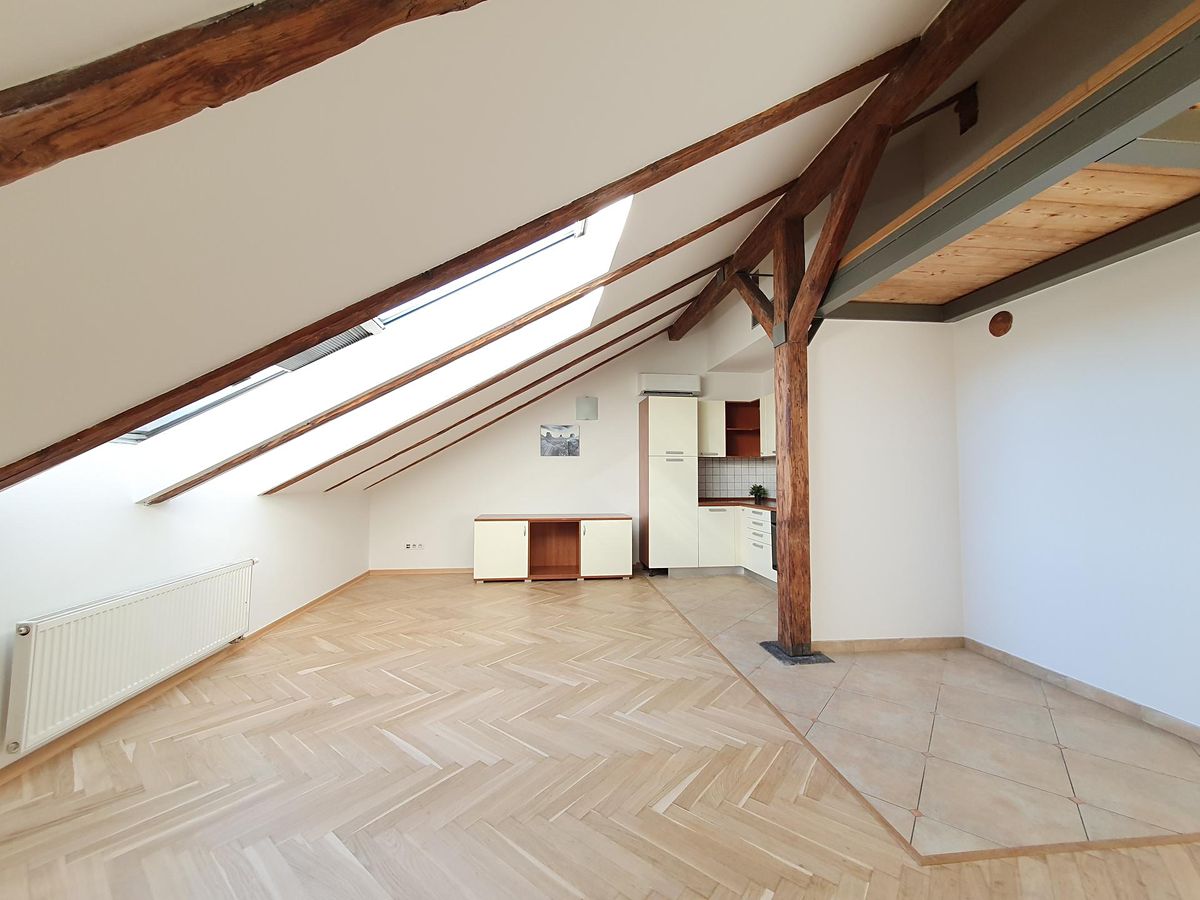 Prodej bytu 2+kk 83 m², Praha – fotka 1 z 3