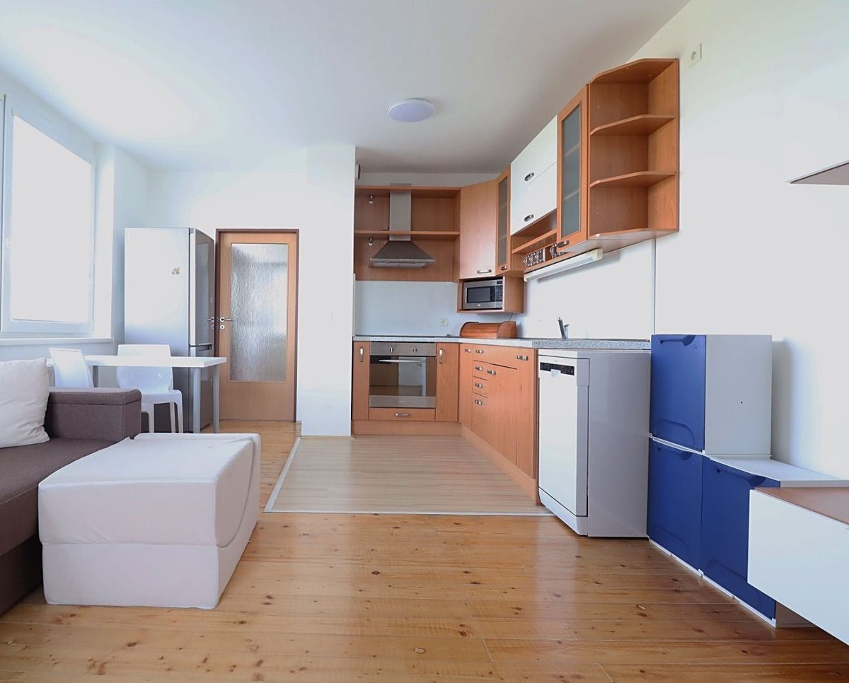 Pronájem bytu 2+kk 44 m² – fotografie 2
