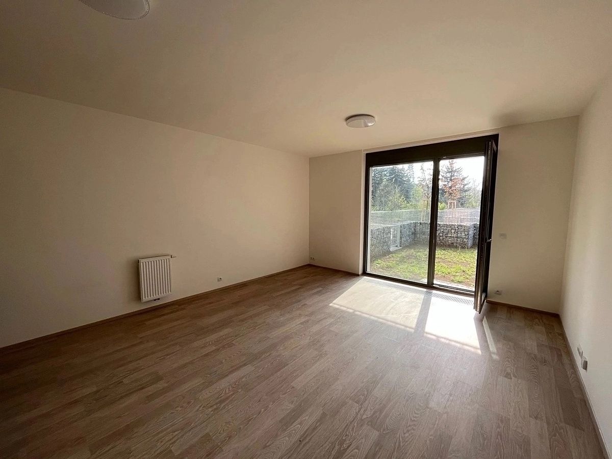 Pronájem bytu 1+kk 35 m² – fotografie 2