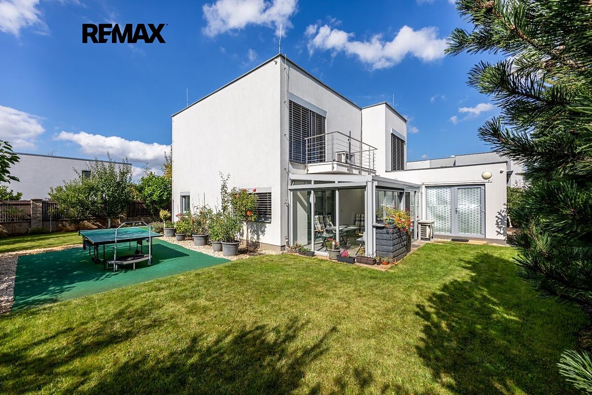 Prodej rodinného domu 156 m², pozemek 495 m², Praha – fotka 1 z 3