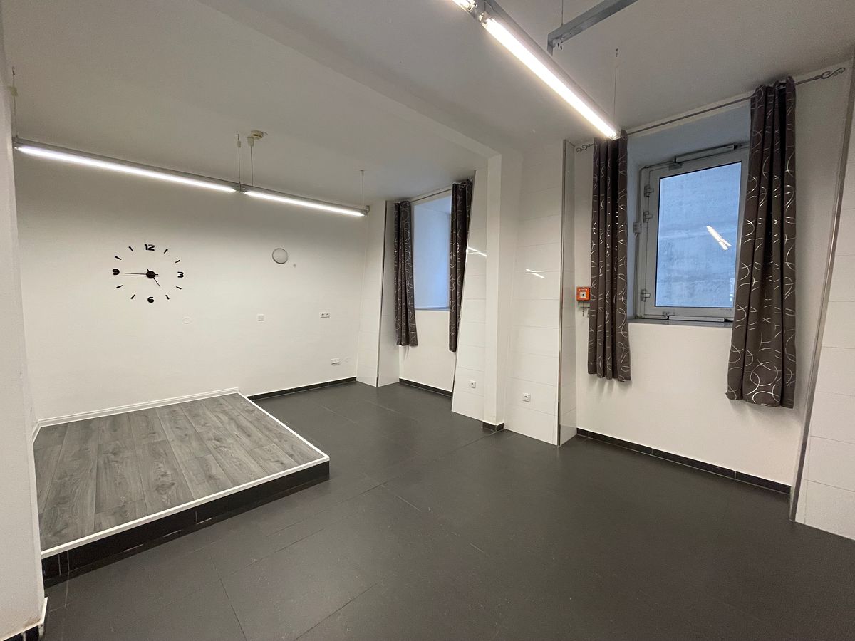 Pronájem obchodního prostoru 140 m² – fotografie 2