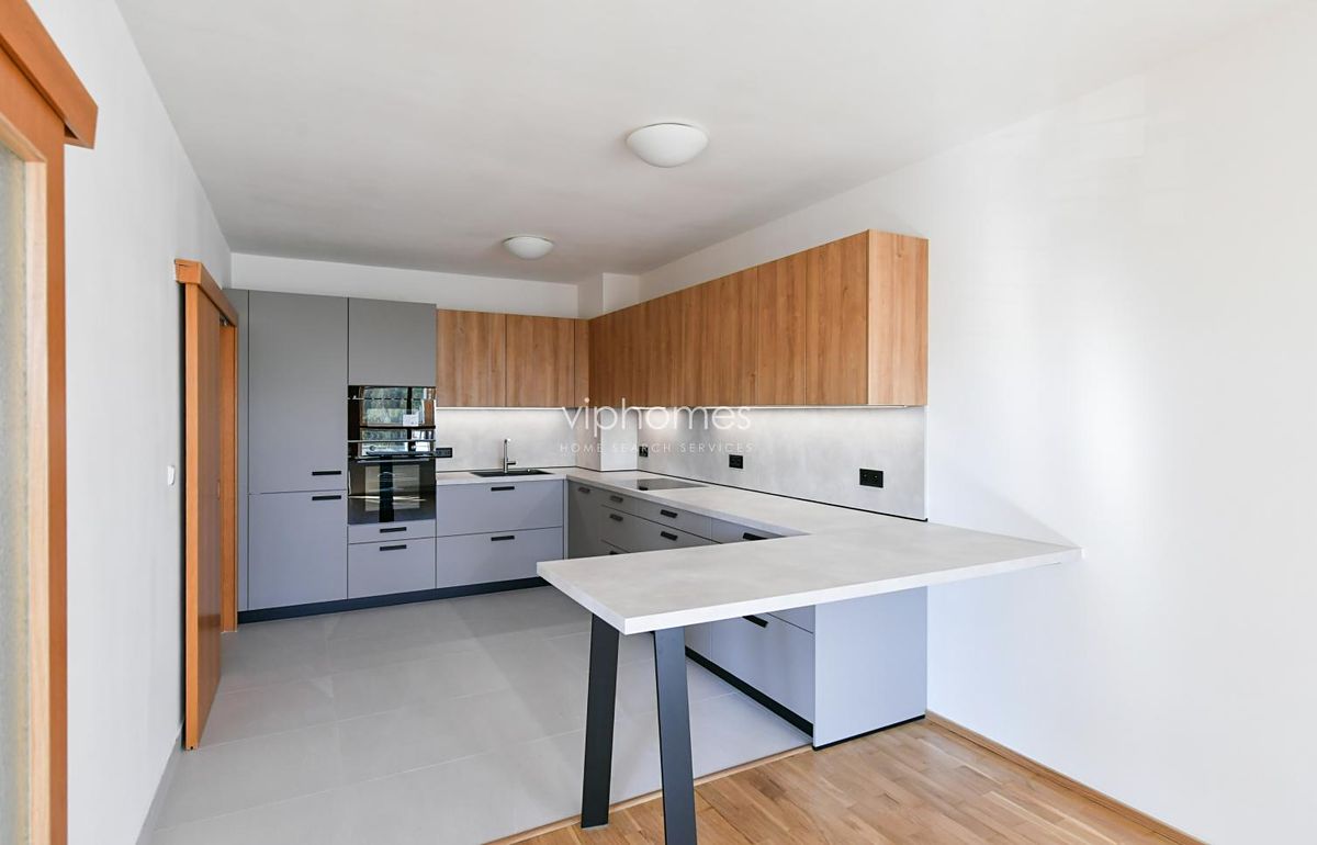 Pronájem bytu 4+kk 200 m² – fotografie 2
