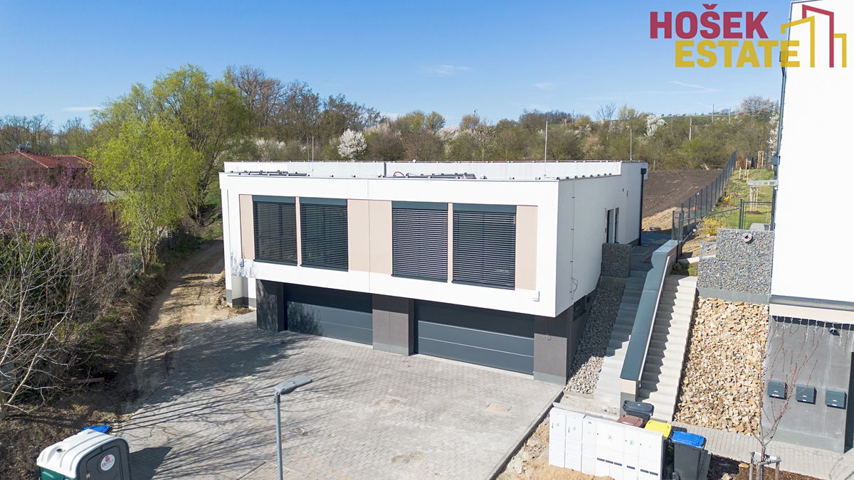 Prodej rodinného domu 197 m², pozemek 737 m², Holubice – fotka 1 z 3