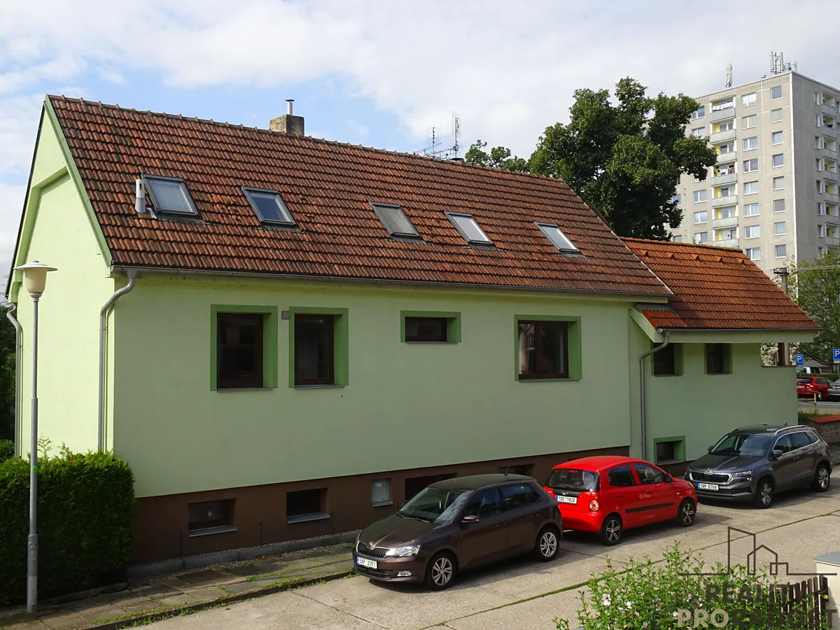 Prodej rodinného domu 250 m², pozemek 221 m²