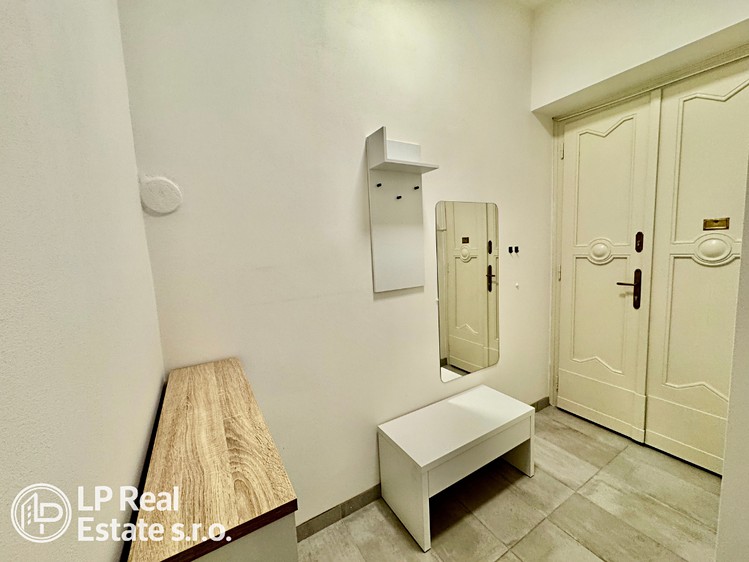 Pronájem bytu 1+1, 34 m² (5 z 9)