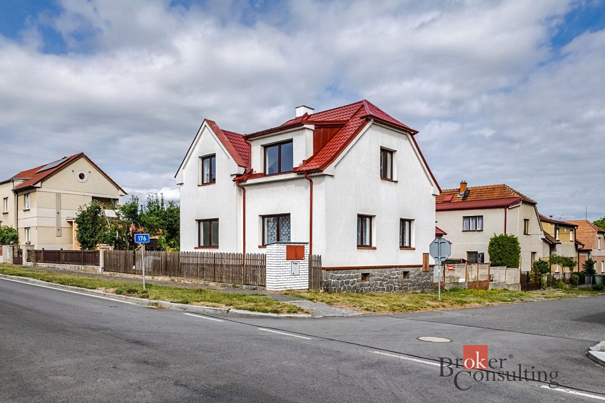Prodej rodinného domu 236 m², pozemek 361 m², Březnice – fotka 1 z 3