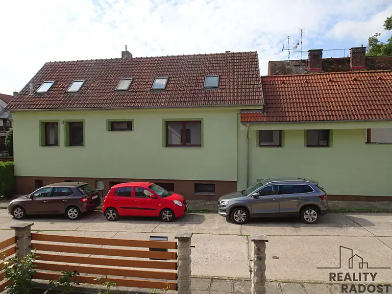 Prodej rodinného domu 250 m², pozemek 221 m², Pardubice – náhled fotky 2