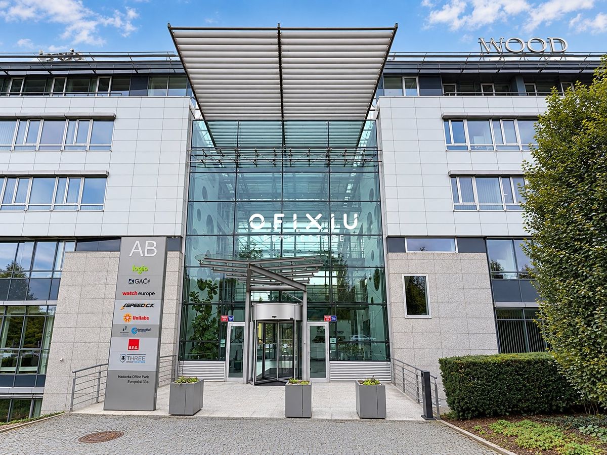 Pronájem kanceláře 1626 m² – fotografie 2