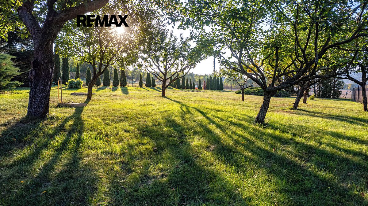 Prodej stavebního pozemku 1982 m², Mníšek pod Brdy – fotka 1 z 3