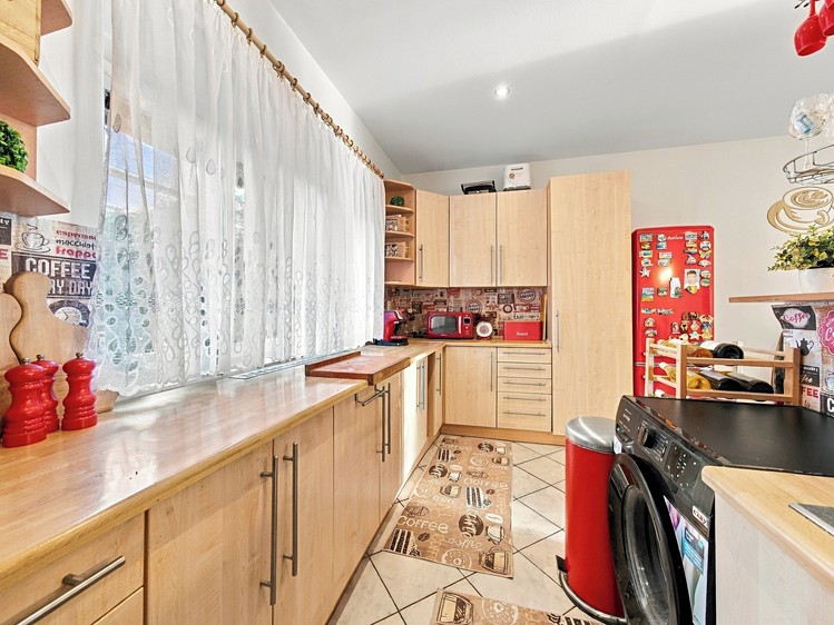 Prodej domu, 108 m² (3 z 23)