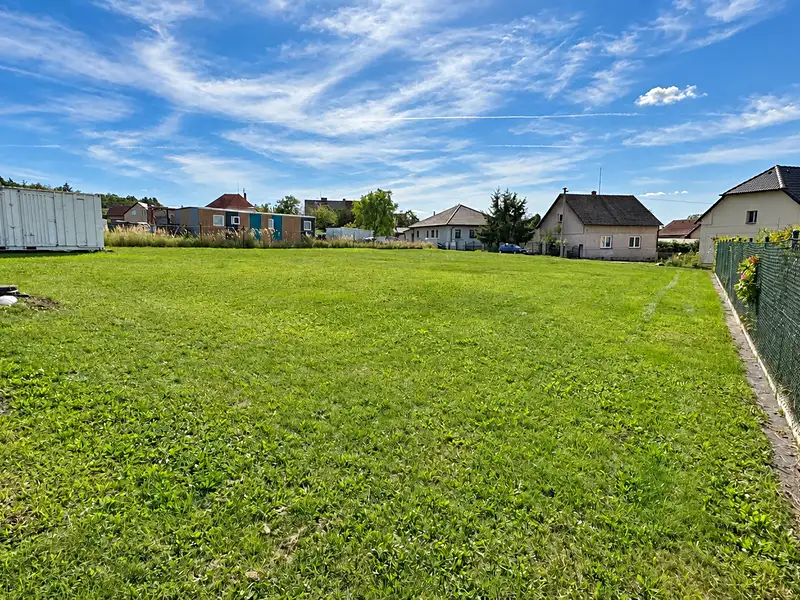 Prodej stavebního pozemku 1036 m², Mokrouše – náhled fotky 2