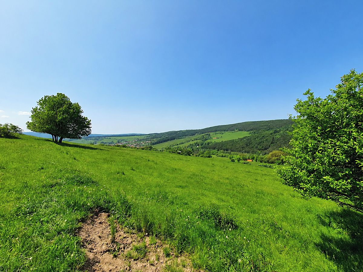 Prodej stavebního pozemku 12900 m², Lopeník – fotka 1 z 3