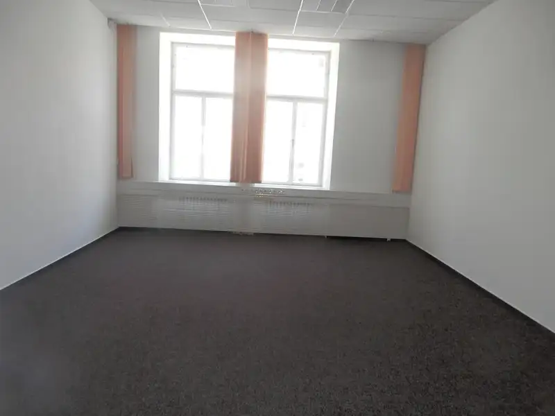 Pronájem kanceláře 26 m², Hradec Králové – náhled fotky 3