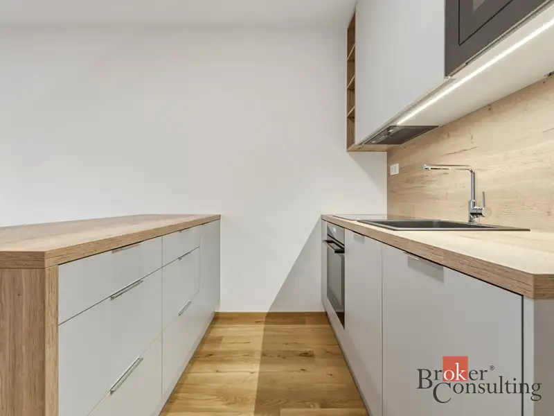Pronájem bytu 1+kk 35 m², Hradec Králové – náhled fotky 1